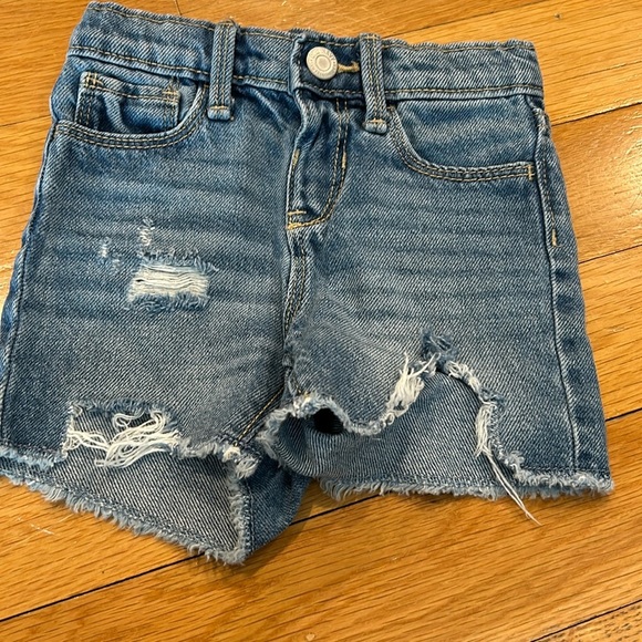 Old navy 3 t girl shorts good condition - Picture 1 of 3